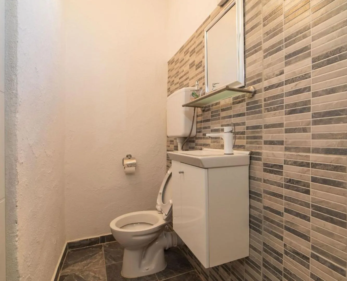 Tranquil And Stylish Apartment Kastel Novi Kastela Croatia